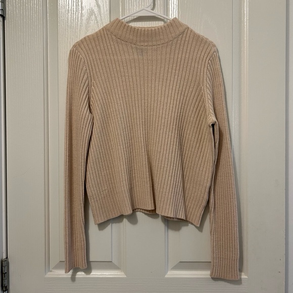 H&M knit sweater - Picture 1 of 2